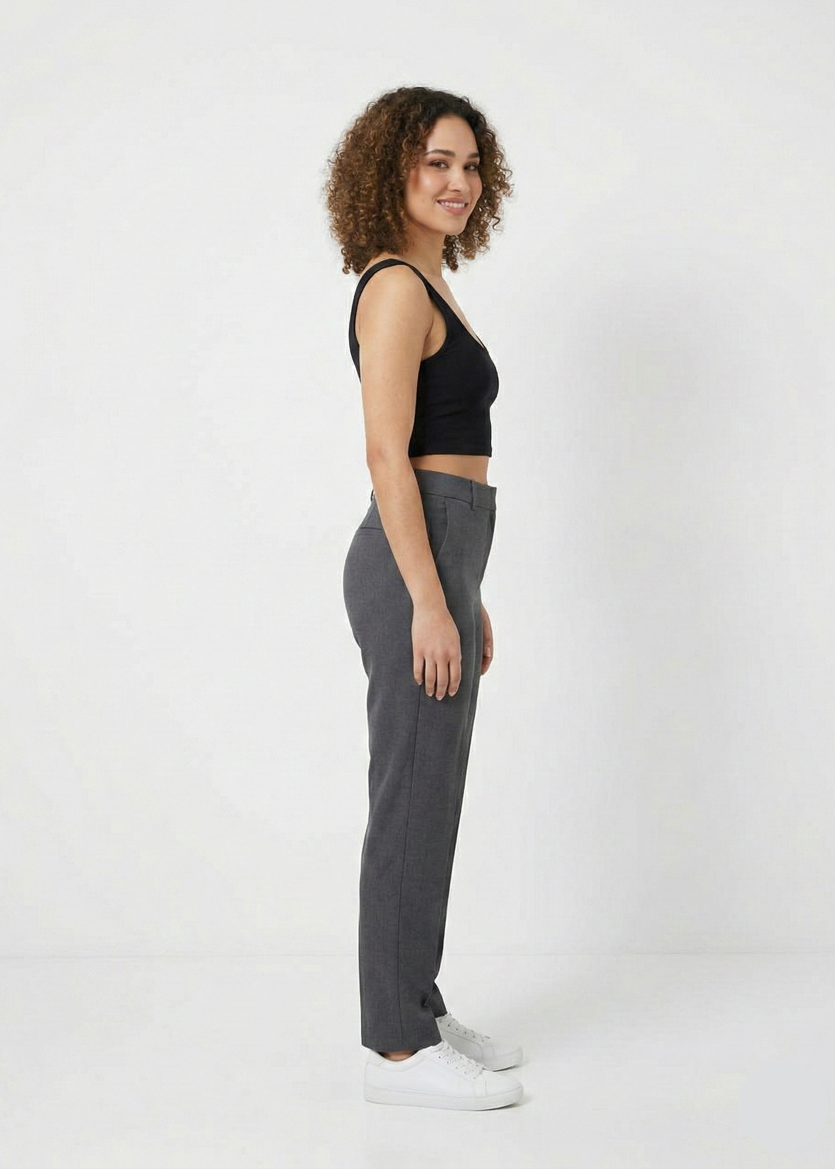 "Essential Scoop-Neck Cropped Tank - Black (W-35)