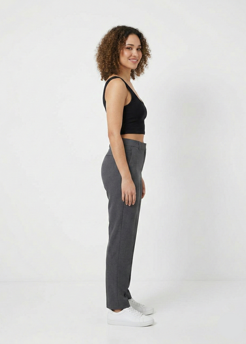 "Essential Scoop-Neck Cropped Tank - Black (W-35)