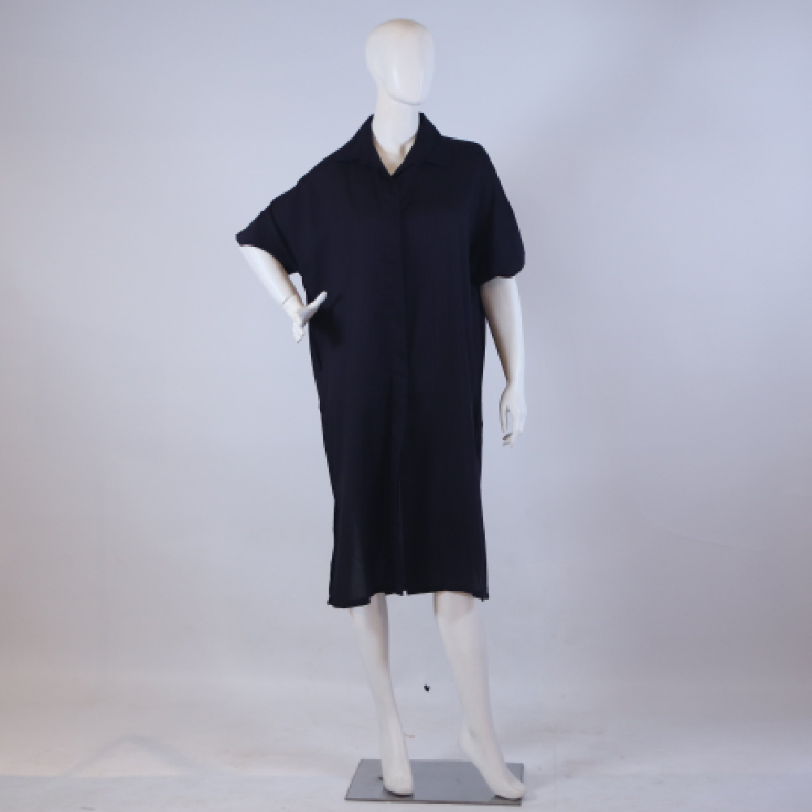Classic Jet Black Court Dress – Relaxed Fit Casual Midi Shirt-Dress